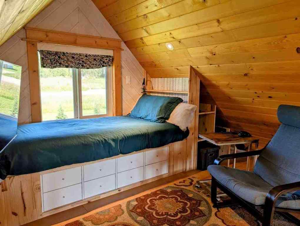 MLS® A2252954 - 410 5 St E   in Winfield Winfield, Residential