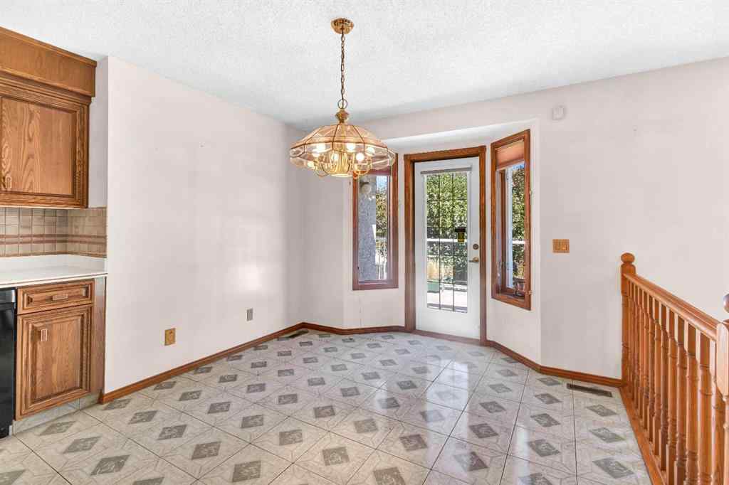 MLS® A2252983 - 125 Edgebrook Road NW in Edgemont Calgary, Residential