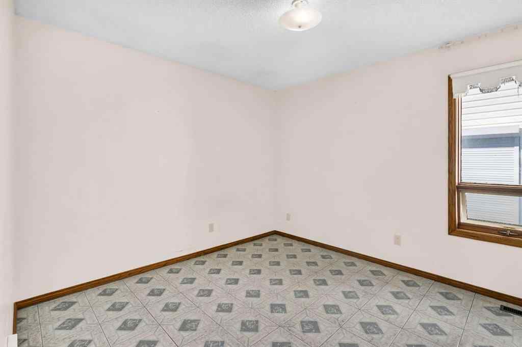 MLS® A2252983 - 125 Edgebrook Road NW in Edgemont Calgary, Residential