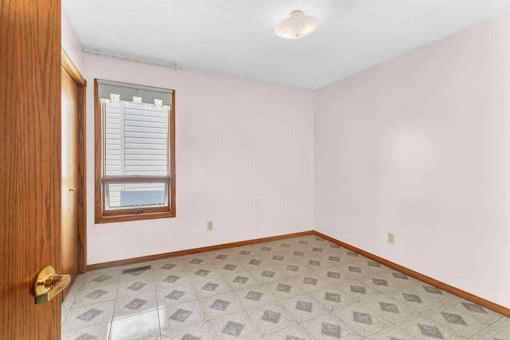 MLS® A2252983 - 125 Edgebrook Road NW in Edgemont Calgary, Residential