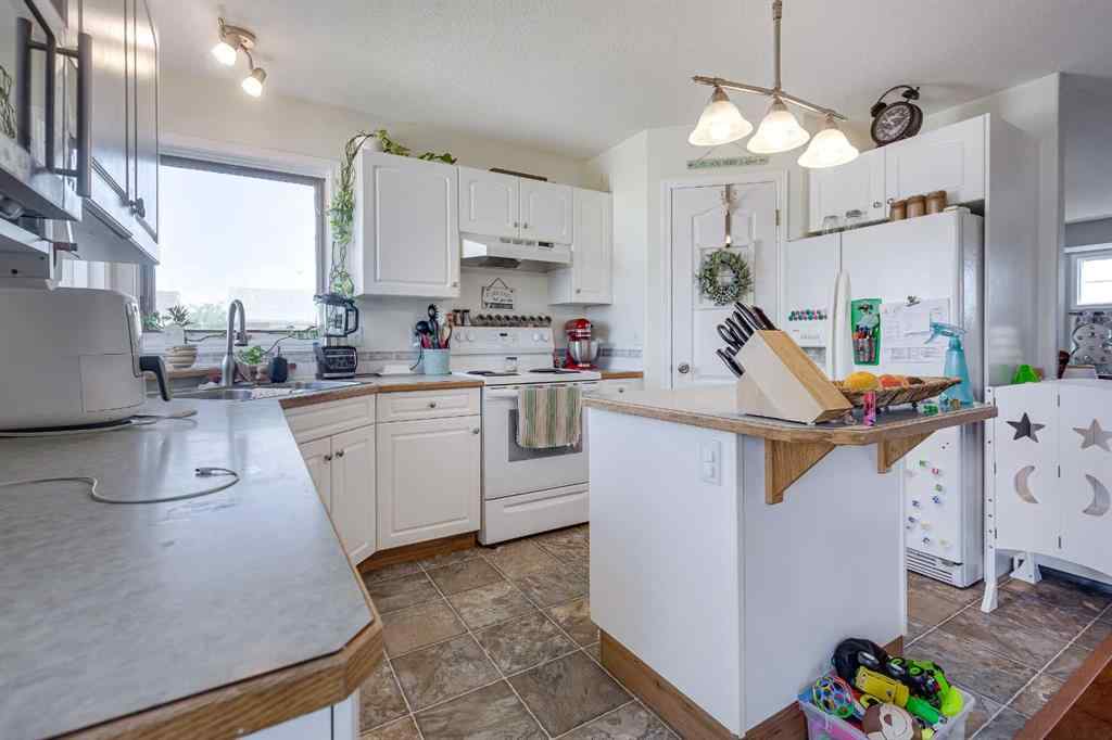 MLS® A2252984 - 4 HARRISON Road  in Hewlett Park Sylvan Lake, Residential