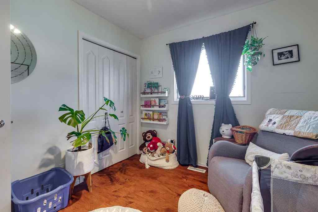 MLS® A2252984 - 4 HARRISON Road  in Hewlett Park Sylvan Lake, Residential