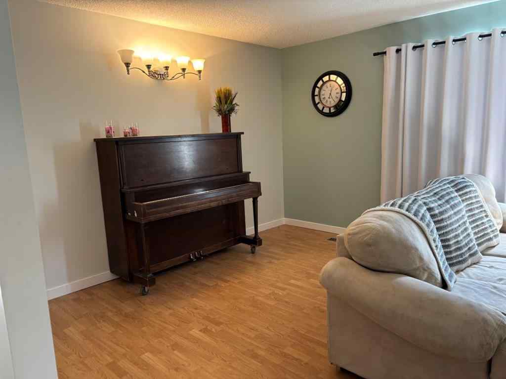 MLS® A2252993 - 365 S 5 Street W in NONE Magrath, Residential
