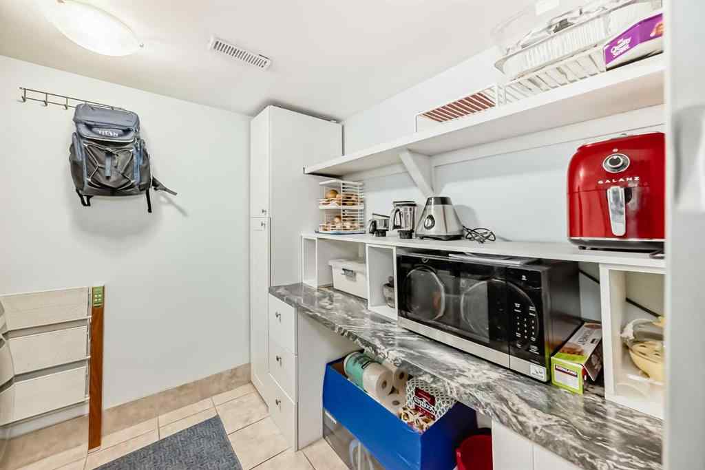 MLS® A2252999 - Unit #409 3500 VARSITY Drive NW in Varsity Calgary, Residential