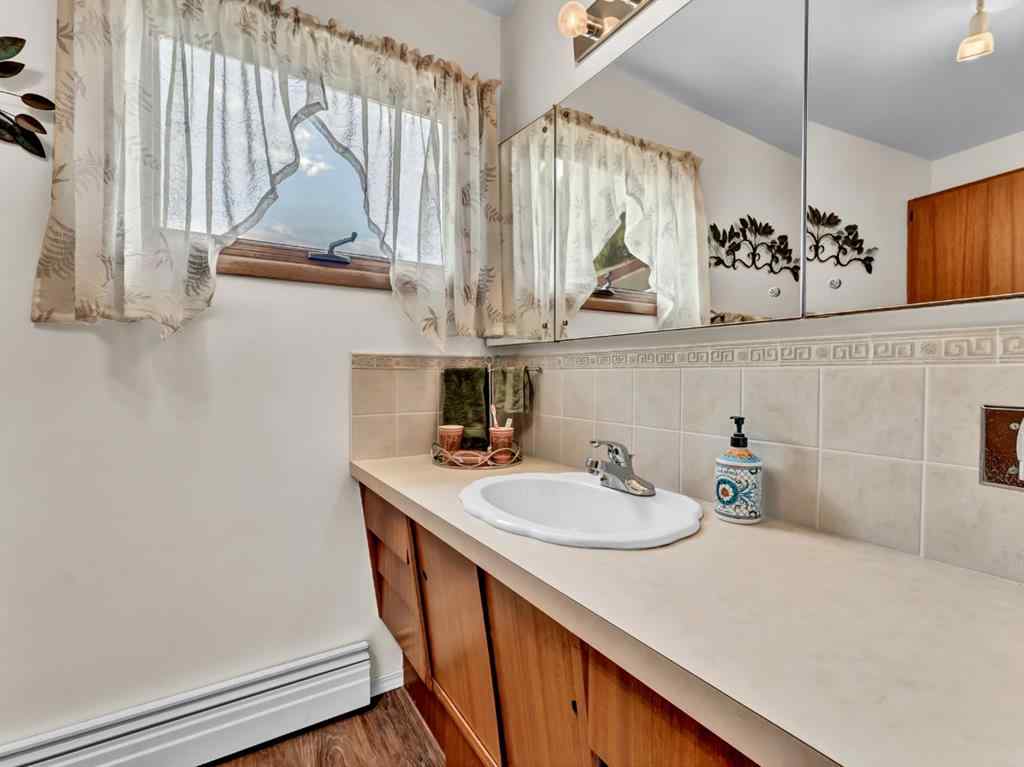 MLS® A2253002 - 1938 17 Avenue SE in Crestwood-Norwood Medicine Hat, Residential