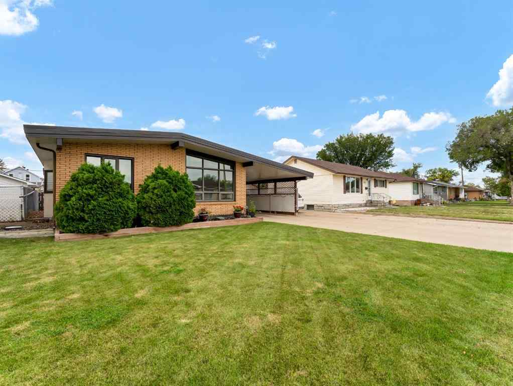 MLS® A2253002 - 1938 17 Avenue SE in Crestwood-Norwood Medicine Hat, Residential