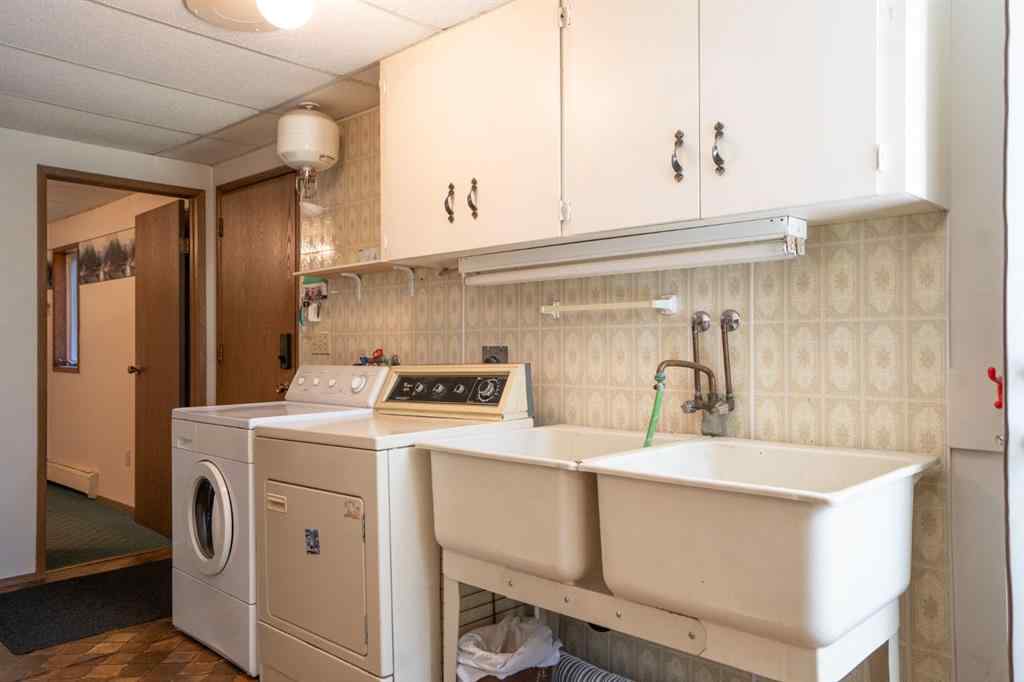 MLS® A2253021 - 41 Centre Street  in Frank Rural Ponoka County, Residential