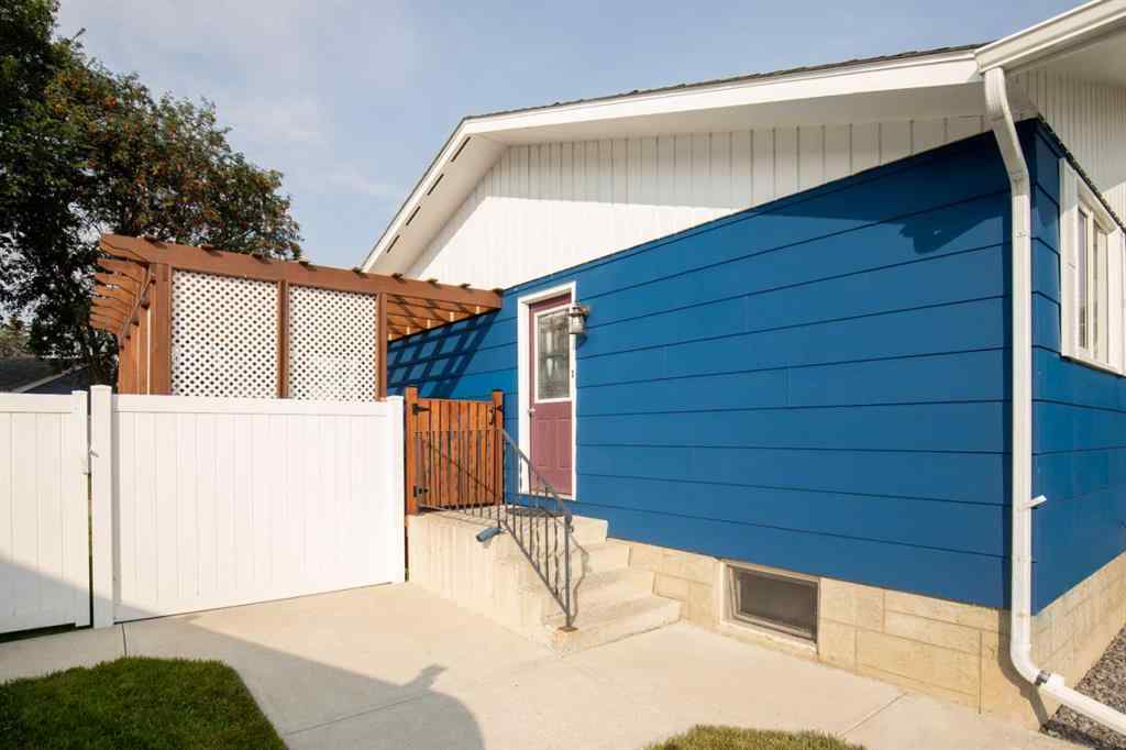 MLS® A2253023 - 4708 57a Street Crescent  in Downtown Lacombe Lacombe, Residential