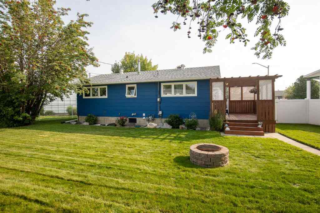 MLS® A2253023 - 4708 57a Street Crescent  in Downtown Lacombe Lacombe, Residential