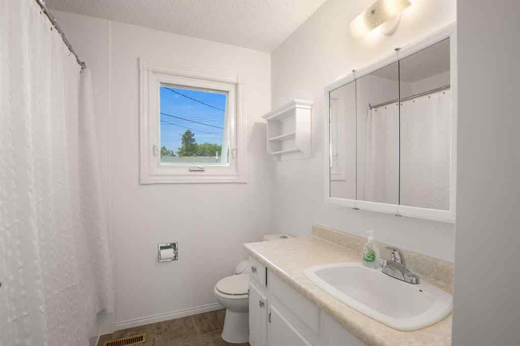 MLS® A2253023 - 4708 57a Street Crescent  in Downtown Lacombe Lacombe, Residential