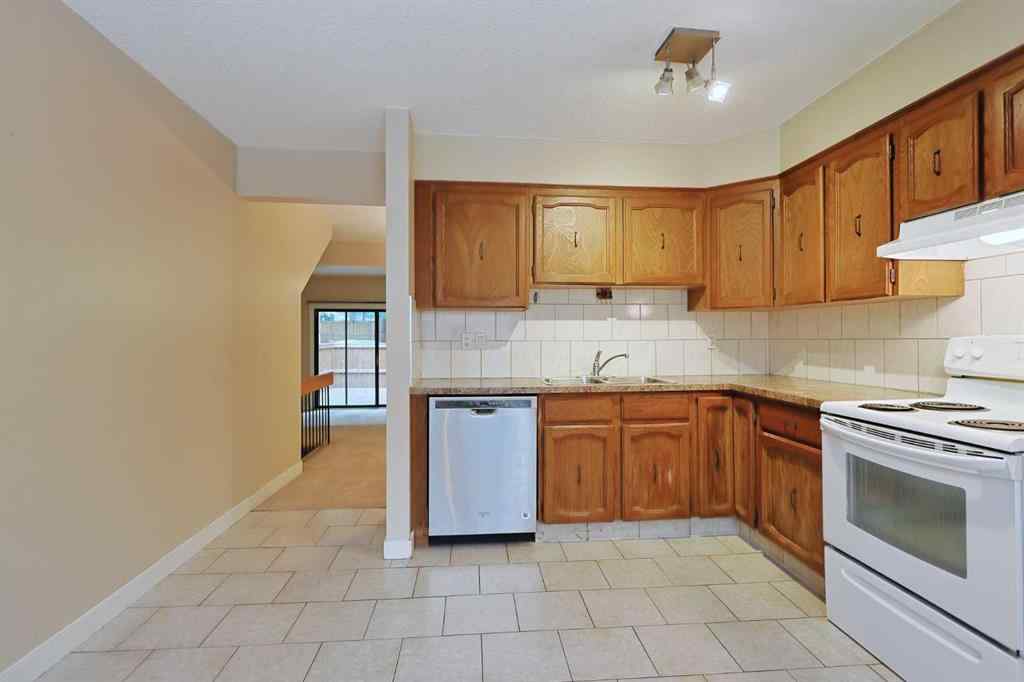 MLS® A2253024 - Unit #34 3302 50 Street NW in Varsity Calgary, Residential