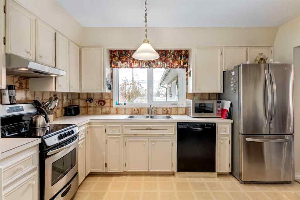 MLS® A2253029 - 923 Middleton Drive NE in Mayland Heights Calgary, Residential