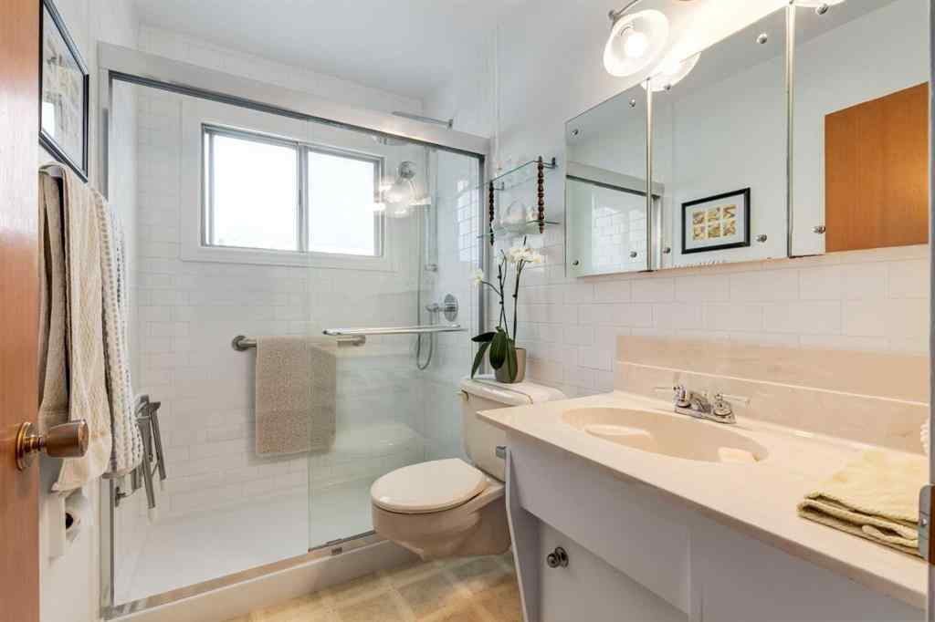 MLS® A2253029 - 923 Middleton Drive NE in Mayland Heights Calgary, Residential