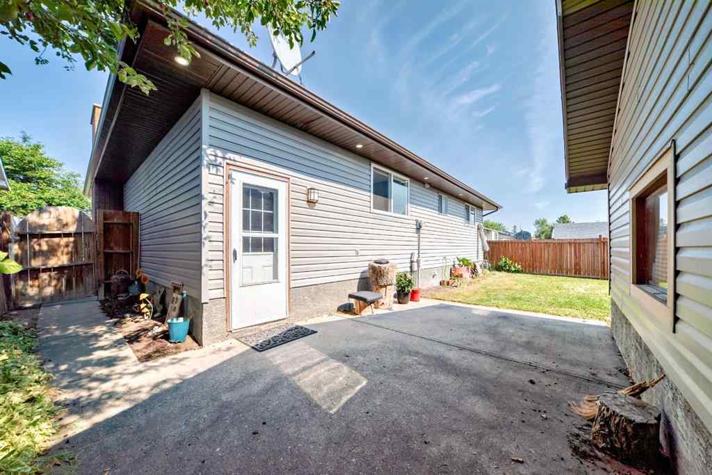 MLS® A2253044 - 5107 Rundleview Road NE in Rundle Calgary, Residential