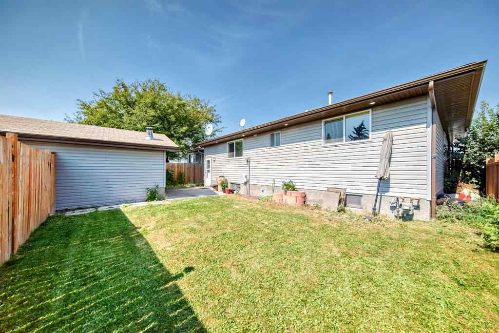 MLS® A2253044 - 5107 Rundleview Road NE in Rundle Calgary, Residential
