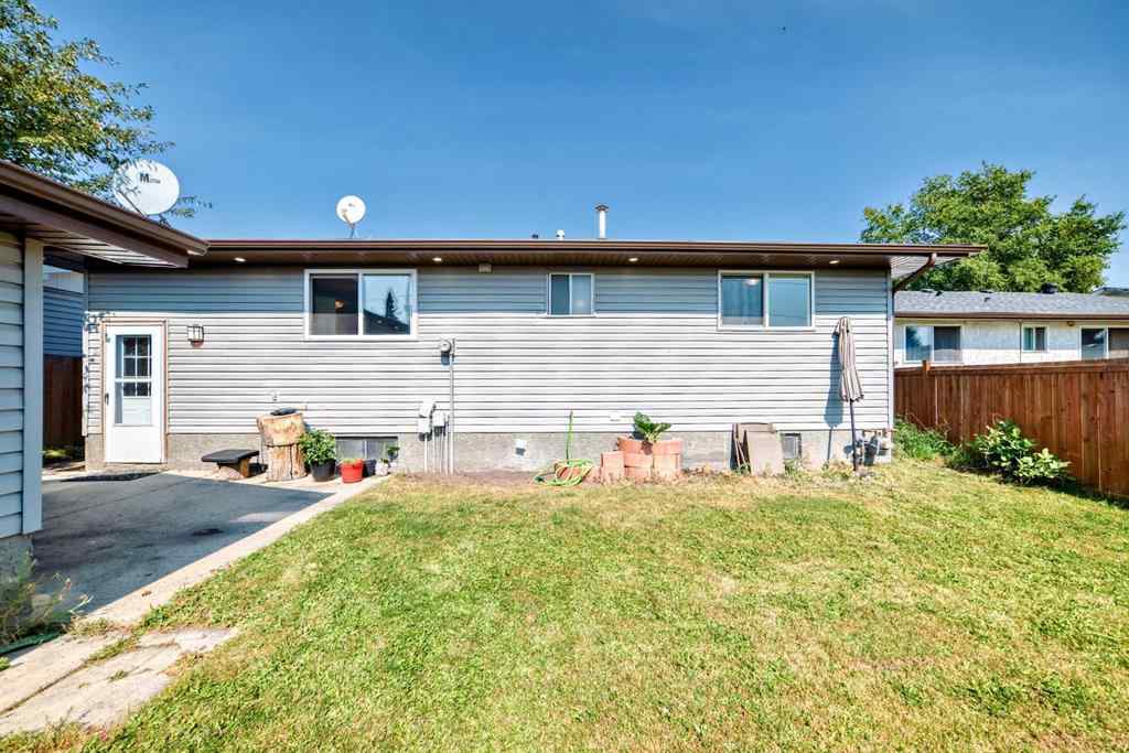 MLS® A2253044 - 5107 Rundleview Road NE in Rundle Calgary, Residential