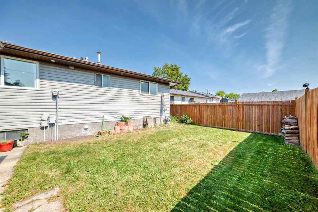 MLS® A2253044 - 5107 Rundleview Road NE in Rundle Calgary, Residential