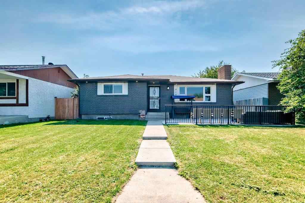 MLS® A2253044 - 5107 Rundleview Road NE in Rundle Calgary, Residential
