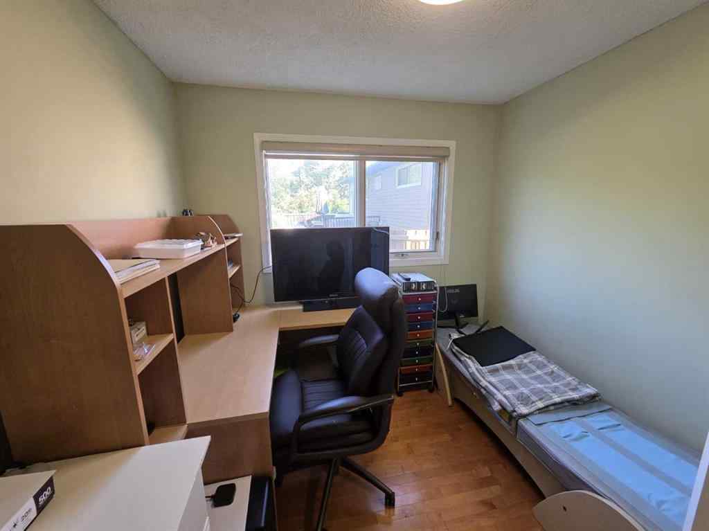 MLS® A2253074 - 10722 91 Street  in Lower West Peace Peace River, Residential
