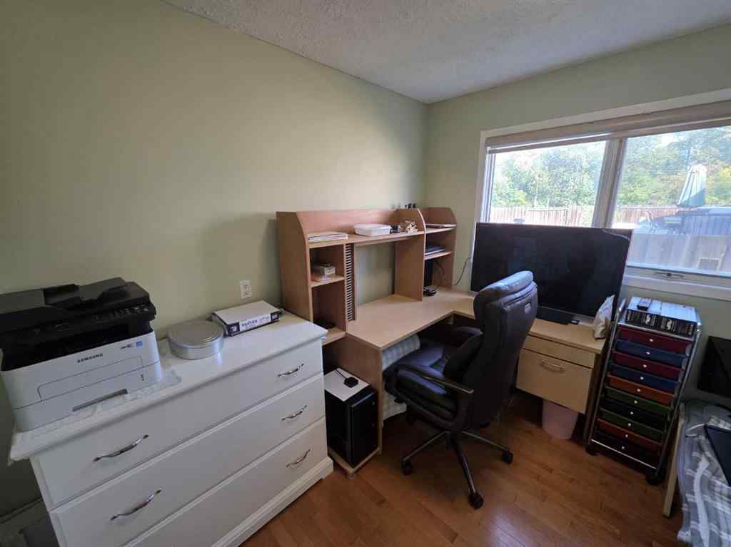MLS® A2253074 - 10722 91 Street  in Lower West Peace Peace River, Residential