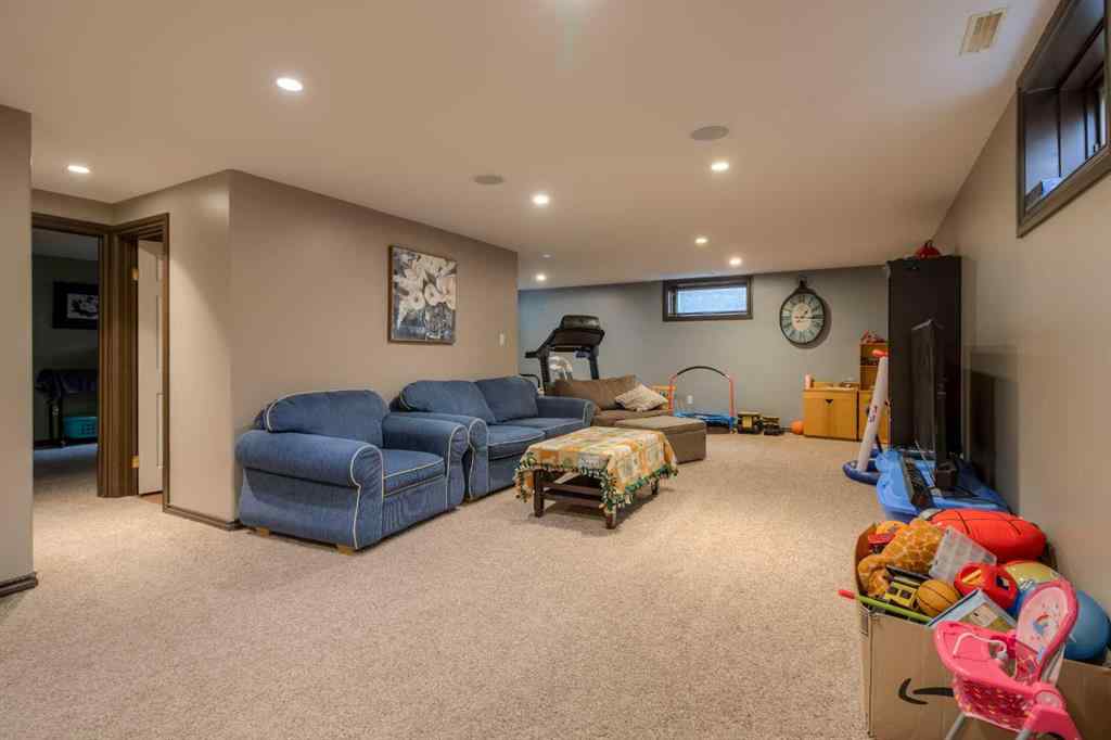 MLS® A2253078 - 360 Heritage Crescent W in Heritage Heights Lethbridge, Residential