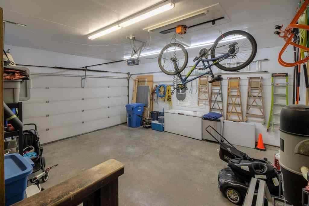 MLS® A2253078 - 360 Heritage Crescent W in Heritage Heights Lethbridge, Residential