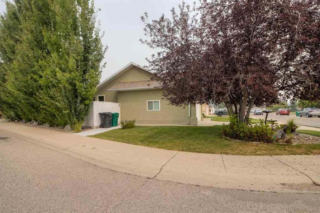 MLS® A2253078 - 360 Heritage Crescent W in Heritage Heights Lethbridge, Residential