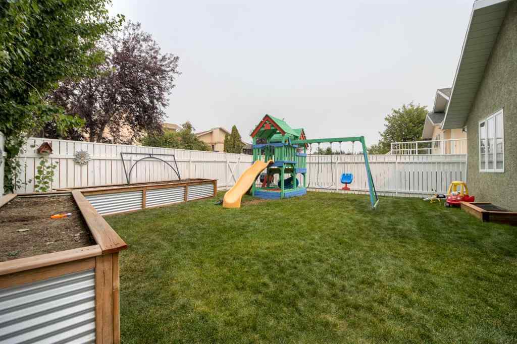MLS® A2253078 - 360 Heritage Crescent W in Heritage Heights Lethbridge, Residential