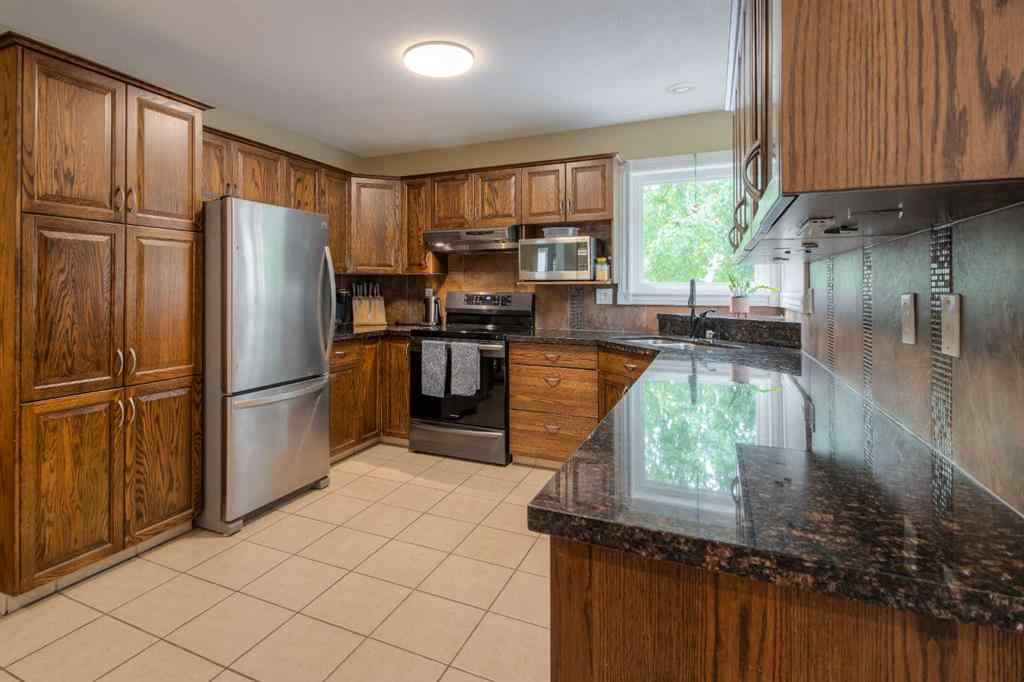 MLS® A2253078 - 360 Heritage Crescent W in Heritage Heights Lethbridge, Residential