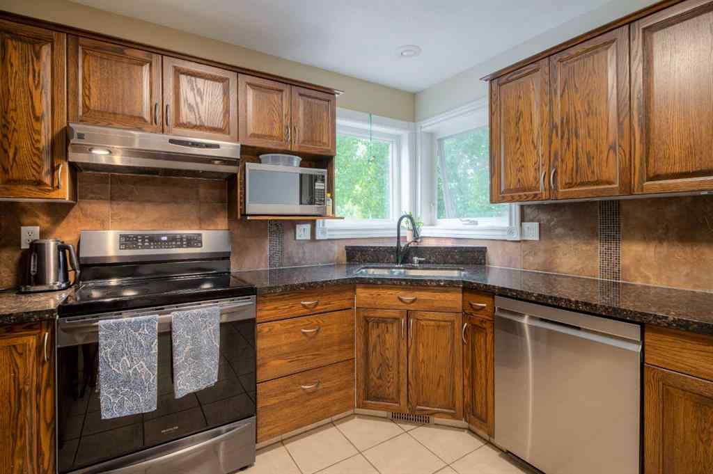 MLS® A2253078 - 360 Heritage Crescent W in Heritage Heights Lethbridge, Residential