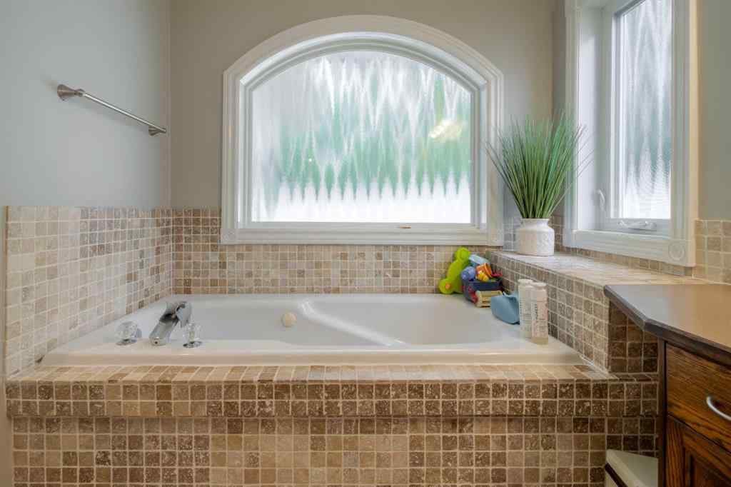 MLS® A2253078 - 360 Heritage Crescent W in Heritage Heights Lethbridge, Residential