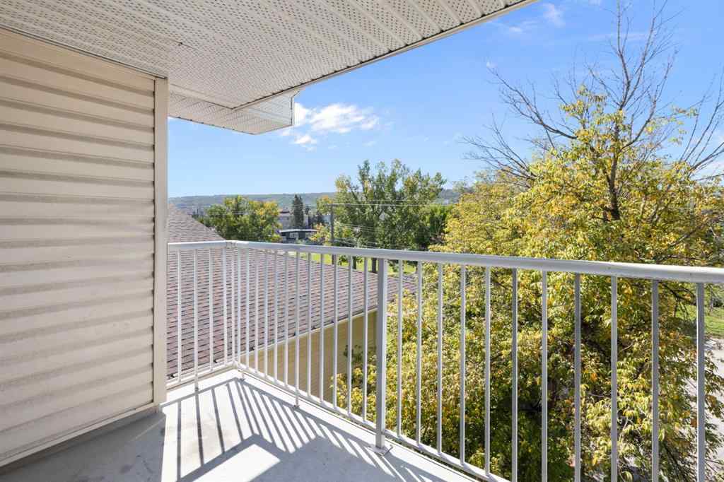 MLS® A2253082 - Unit #302 4327 75 Street NW in Bowness Calgary, Residential