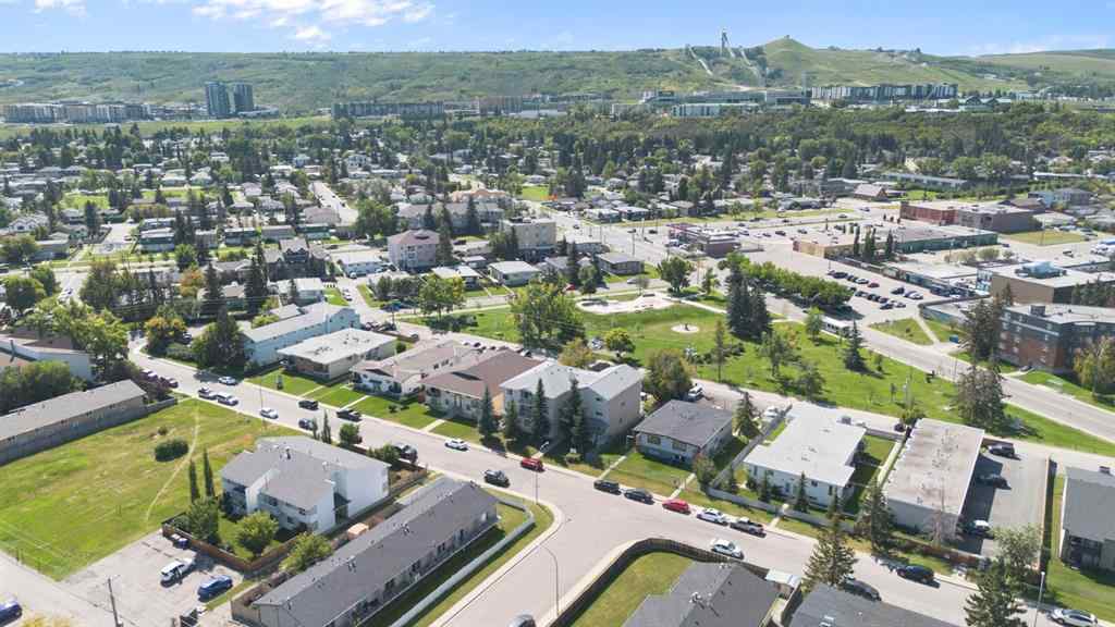 MLS® A2253082 - Unit #302 4327 75 Street NW in Bowness Calgary, Residential