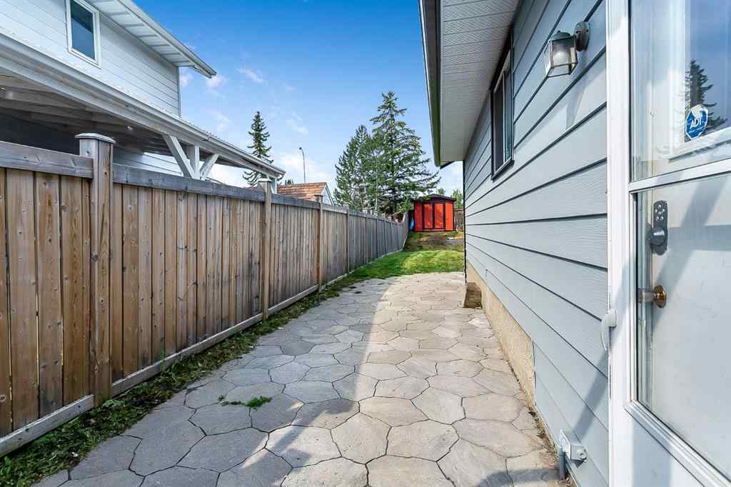 MLS® A2253091 - 39 Edgeburn Crescent NW in Edgemont Calgary, Residential