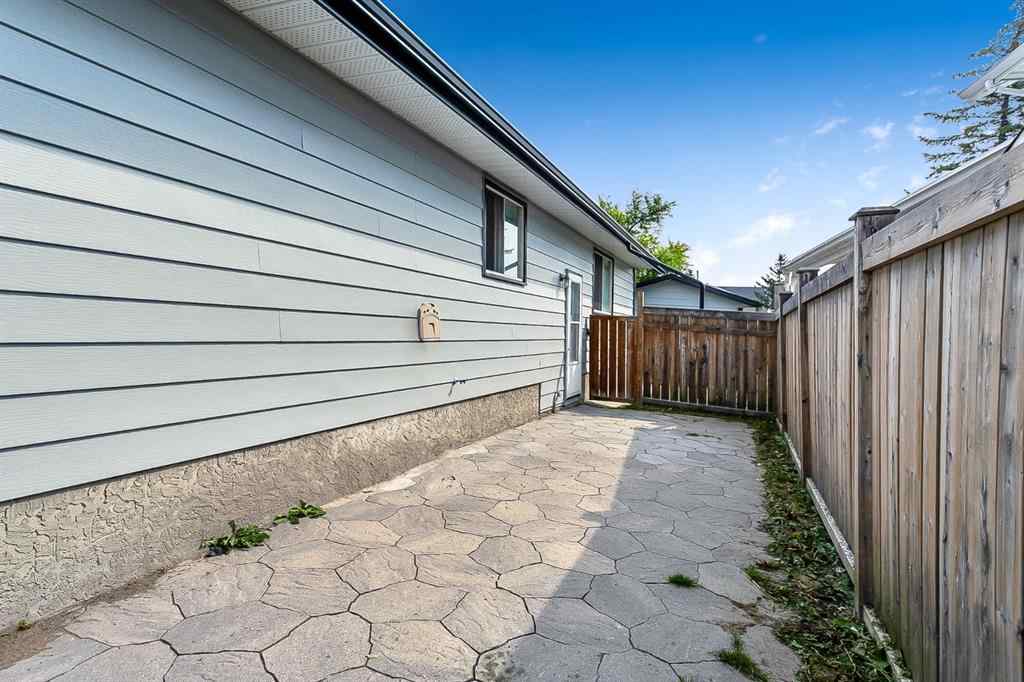 MLS® A2253091 - 39 Edgeburn Crescent NW in Edgemont Calgary, Residential