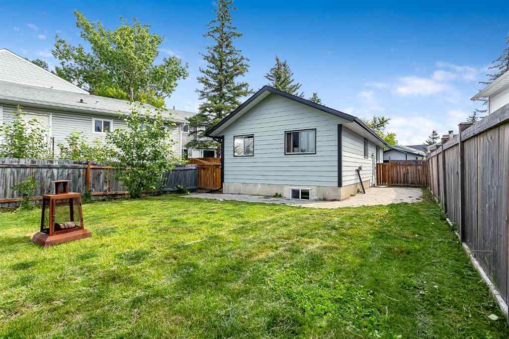 MLS® A2253091 - 39 Edgeburn Crescent NW in Edgemont Calgary, Residential