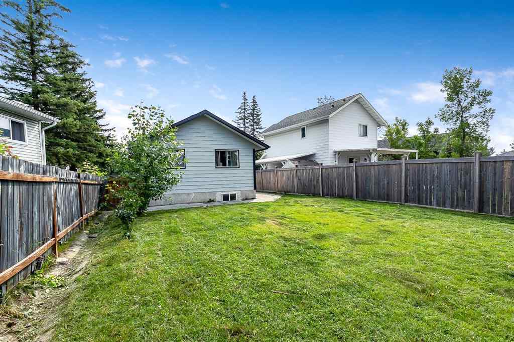MLS® A2253091 - 39 Edgeburn Crescent NW in Edgemont Calgary, Residential
