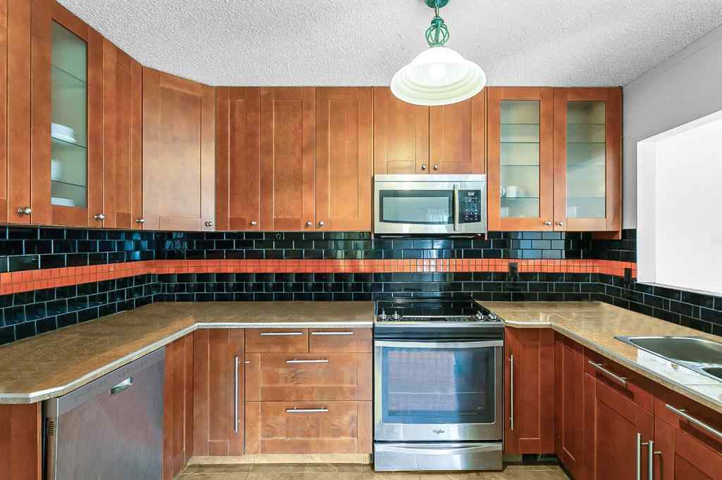 MLS® A2253091 - 39 Edgeburn Crescent NW in Edgemont Calgary, Residential
