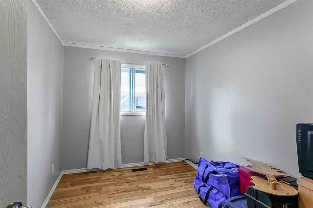 MLS® A2253091 - 39 Edgeburn Crescent NW in Edgemont Calgary, Residential