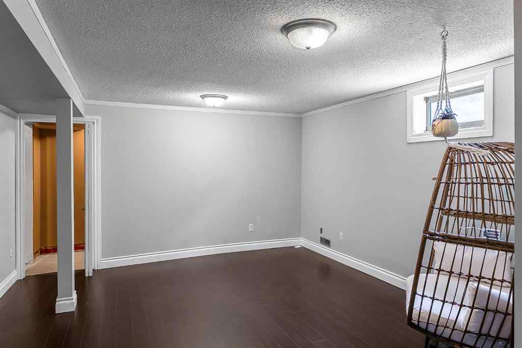 MLS® A2253091 - 39 Edgeburn Crescent NW in Edgemont Calgary, Residential
