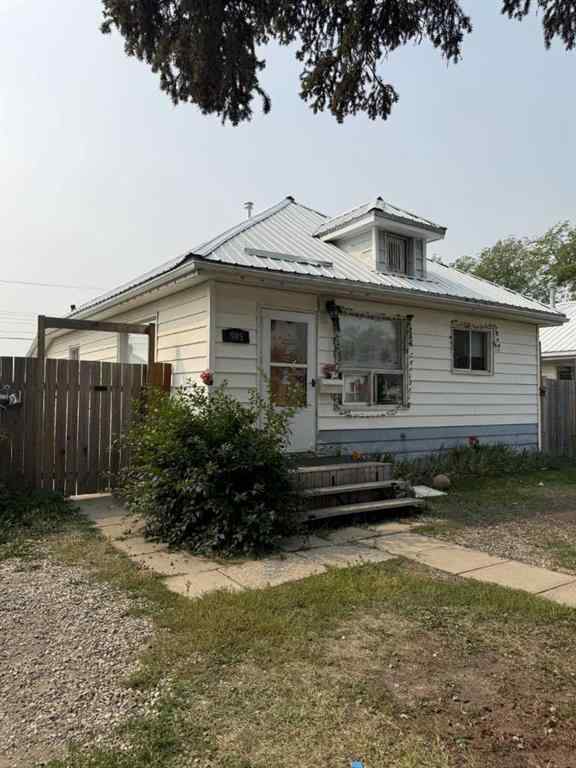 MLS® A2253102 - 905 3rd Avenue  in NONE Beaverlodge, Residential