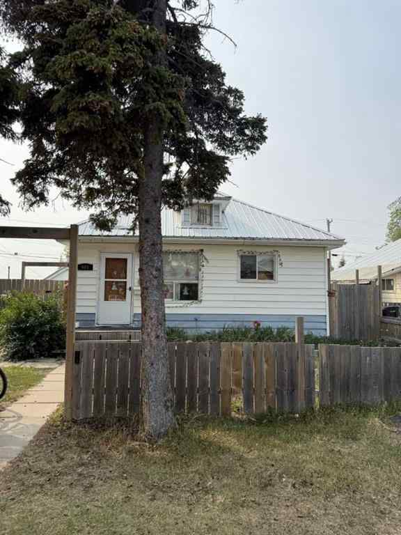 MLS® A2253102 - 905 3rd Avenue  in NONE Beaverlodge, Residential