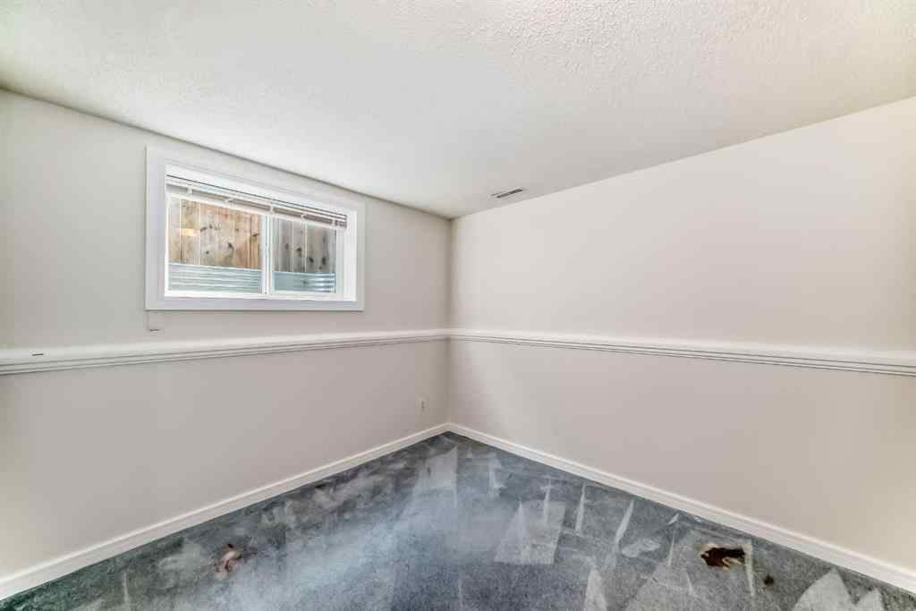 MLS® A2253107 - 176 Pinecliff Way NE in Pineridge Calgary, Residential