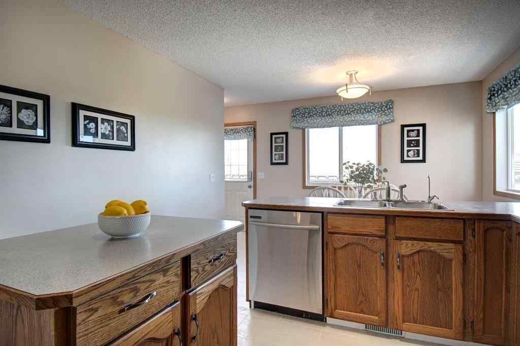 MLS® A2253114 - 8 Canoe Circle SW in Canals Airdrie, Residential
