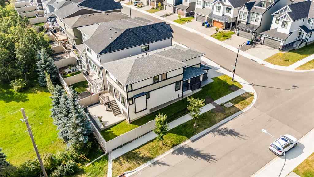 MLS® A2253136 - 10 West Grove Common SW in West Springs Calgary, Residential