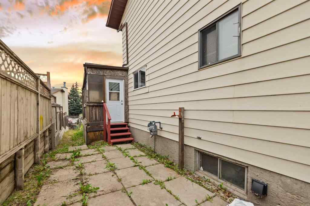 MLS® A2253149 - 110 39 Street SE in Forest Heights Calgary, Residential