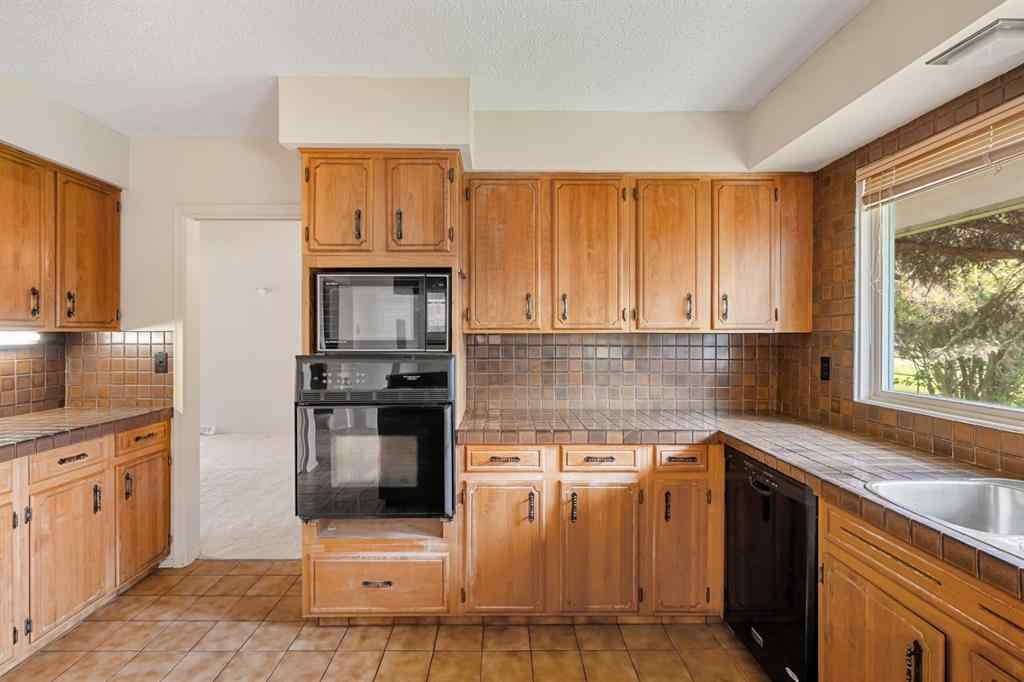 MLS® A2253153 - 427 Willow Grove Crescent SE in Willow Park Calgary, Residential