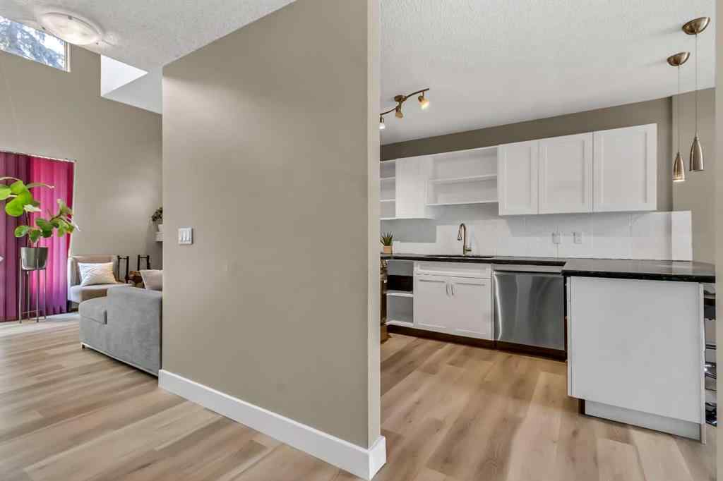 MLS® A2253157 - Unit #8 218 Village Terrace SW in Patterson Calgary, Residential