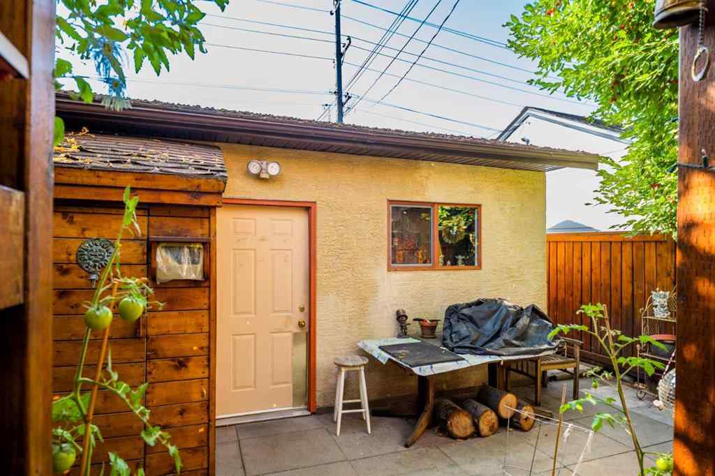 MLS® A2253184 - 2219 Westmount Road NW in West Hillhurst Calgary, Residential