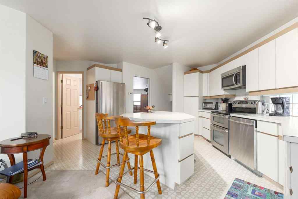 MLS® A2253184 - 2219 Westmount Road NW in West Hillhurst Calgary, Residential